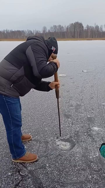 Проверка льда на прочность. 11.02.2025 #саняшмель #рыбалка # смотреть онлайн