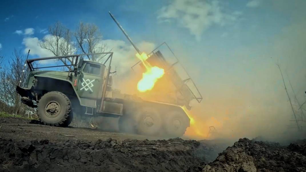 Грады обрушились на технику боевиков ВСУ. Лучшее видео из зоны СВО