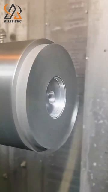 Токарный станок с ЧПУ, заказанный заказчиком, находит? смотреть онлайн