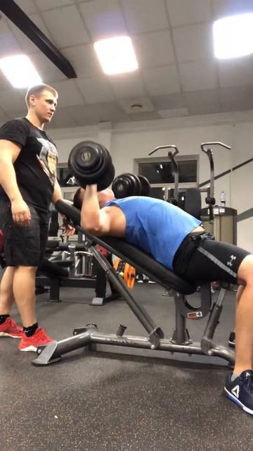 25.10.19 тренировка 35 жим гантелей на наклонной скамье смотреть онлайн