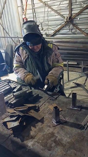 работа кипит,сварщики, стройка Тверь 2024 смотреть онлайн