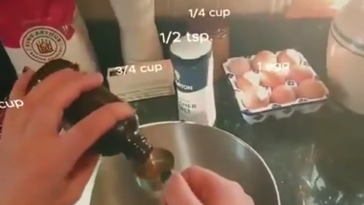 Как заставить парня-геймера готовить? смотреть онлайн