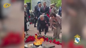 НА МЕМОРИАЛЕ "БОЛЬШОЙ ДУБ" ПРОШЛО ВОЗЛОЖЕНИЕ ЦВЕТОВ К ВЕЧНОМУ ОГНЮ