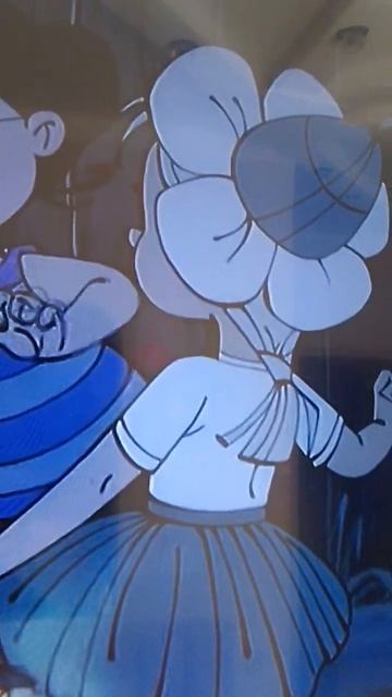 Нюша и ромашка немного похожи, потому что у них есть ак смотреть онлайн