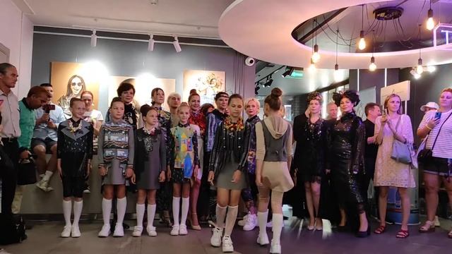 Русалочье дефиле от Оксаны Зыряновой .Док Арт -Открытие фестиваля "Фото-мода = Фото-жизнь". смотреть онлайн