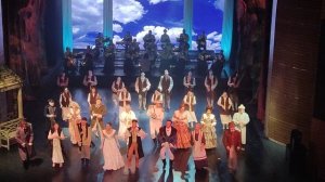 Заключительная сцена мюзикла "Дубровский", выход артистов на сцену.