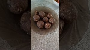 Сегодня пробовала сделать конфетки дома, вкусно и полезно. Много не съешь)))😜😜😜