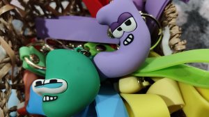 играем в брелки с алфавитом лор для детей, детский alphabet lore