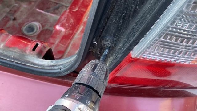 Hyundai Accent КАК СНЯТЬ СТОП-СИГНАЛ смотреть онлайн