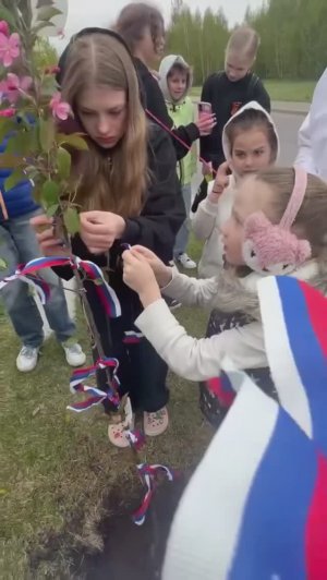 Команда фигуристов SMIRNOVA ТЕАМ приняла участие в акции «Сад памяти»