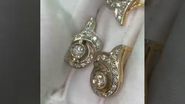 Золотой комплект, вставки бриллианты проба 750 Вес 12,14 г смотреть онлайн