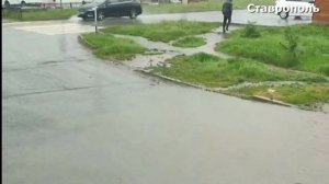 В Ставрополе затопленные улицы, автомобили и уничтоженный урожай в Невинномысске
