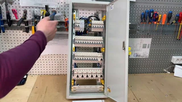 Щит ЩР 25А EKF 35 ГРУПП ЩИТ РАСПРЕДЕЛИТЕЛЬНЫЙ СБОРНЫЙ V.01