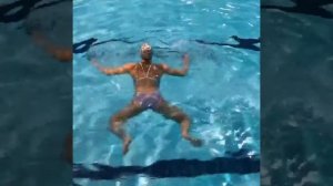 Как правильно лежать на воде (водное поло)