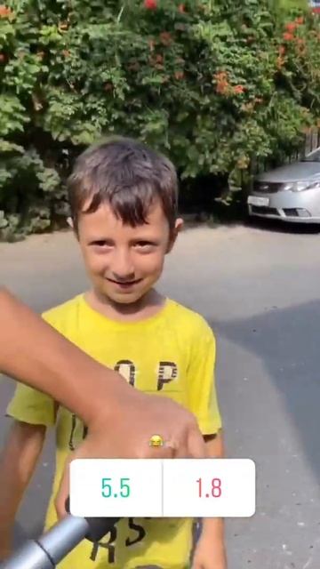 Детвора угадывает объём двигателя на BMW смотреть онлайн