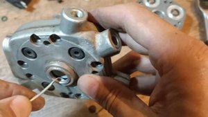 Как разобрать дозатор от Мерседес 124 м102