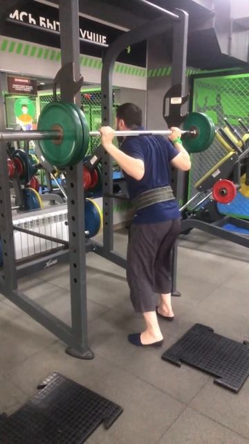 День шестой приседание со штангой вес 60000гр смотреть онлайн