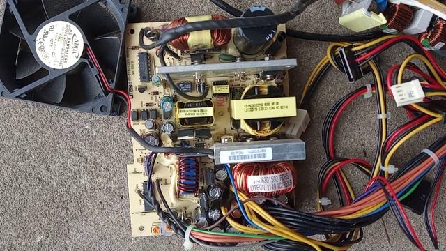 Разбираем блок питания от компьютера Добываем медные смотреть онлайн