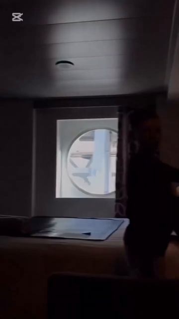 2 варианта : быть туристом на выгодных условиях всю жиз смотреть онлайн