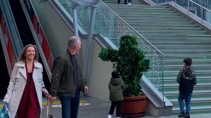 ПРАНК ЖИВОЙ КУСТ ПУГАЕТ ЛЮДЕЙ НА УЛИЦЕ | МИСТЕР КУСТ ДАРИТ ХОРОШЕЕ НАСТРОЕНИЕ НА СОЛНЦЕ МОСКВЫ