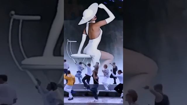 Есть женщины как птицы и.т.д.Поздравляю всех женщин с п