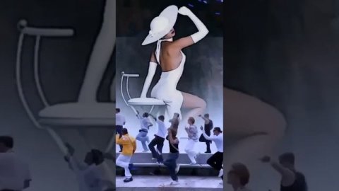 Есть женщины как птицы и.т.д.Поздравляю всех женщин с п