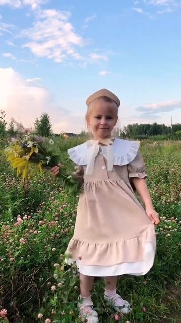 Матушка земля #поле #цветы #дети #детицветыжизни #матуш