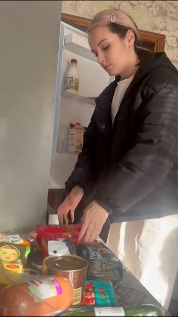 Помогли: купили, разложили. смотреть онлайн