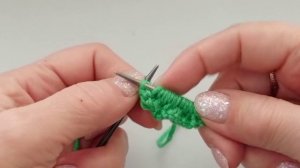 Очень лёгкий ажурный узор спицами. 3 петли и 1 ряд.