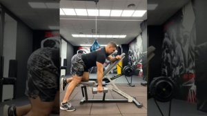 Тяга гантели одной рукой с упором на лавку