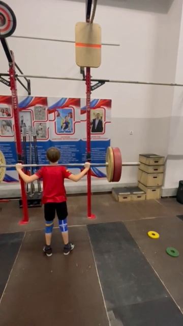 Тяжёлая атлетика. 25кг разминаюсь. мой вес 31кг смотреть онлайн