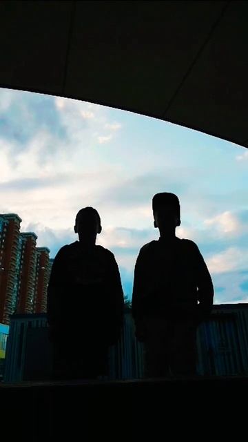 Меж Азией и Европы Есть регион особый Хоть и маленькая смотреть онлайн