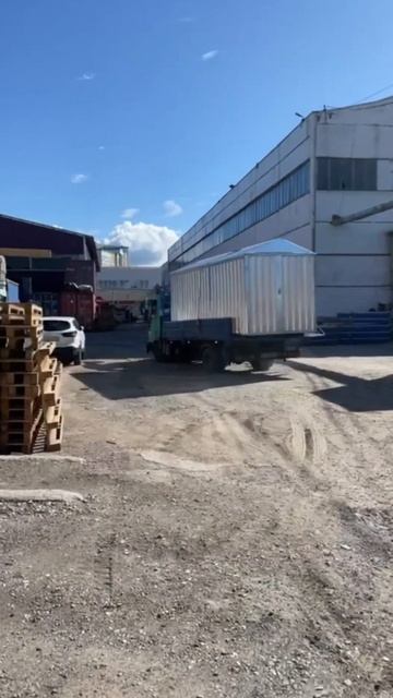 Хозблок SKOGGY уезжает домой смотреть онлайн