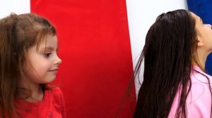 Игры для девочек -  Живая кукла Беби Бон! - Как мама в видео для детей.