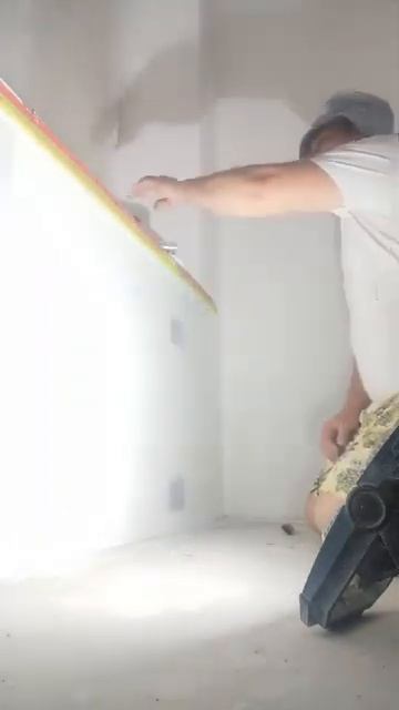 Шпаклевка стен безвоздушным окрасочным аппаратом Schtae смотреть онлайн