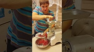 мясорубка крутит фарш