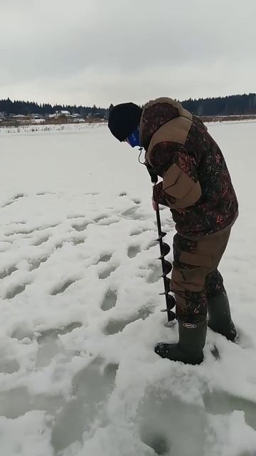 Зимняя Рыбалка.Электробурим Лунки 4