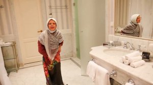 Бабушка в отеле. Смешные видео для детей.