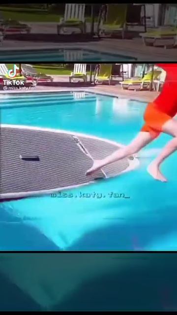 Мистер Макс упал в вводу! ШОК!!! смотреть онлайн