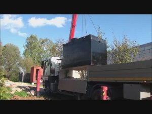 Монтаж монолитного бетонного септика для канализации загородного дома