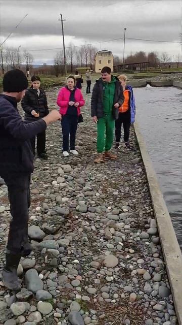 Рыбалка на одном из форелевых хозяйств Абхазии. смотреть онлайн