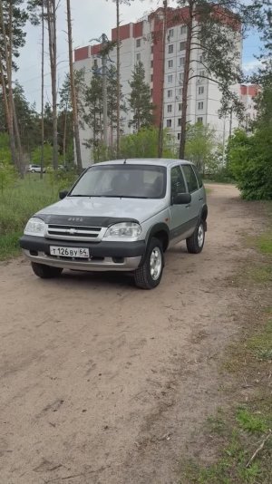 Видеообзор автомобиля Chevrolet Niva 2006 года выпуска.