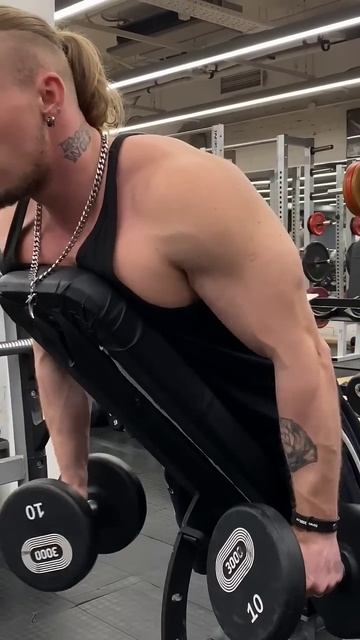 Подъем гантелей перед собой#gym #motivation #bodybuilding #power #gymmotiva смотреть онлайн