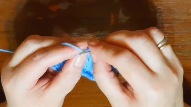 Вертикальные цепочки рельефный узор. Вязание спицами для начинающих