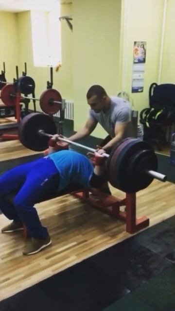 Жим лежа 190кг. Старое видео. Свой вес 81кг смотреть онлайн