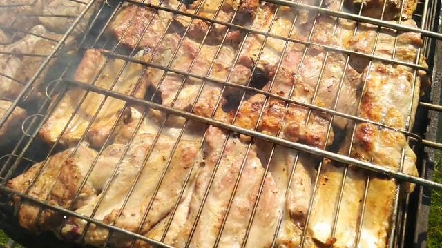 Свиные ребра под маринадом приготовленные на углях смотреть онлайн