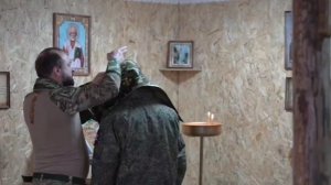 Священник рассказал, что за вечер крестил около 100 бойцов в зоне СВО.