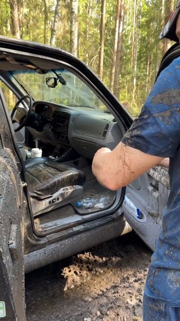 Мужики, есть у кого еще влажные салфетки, нам, кажется, смотреть онлайн