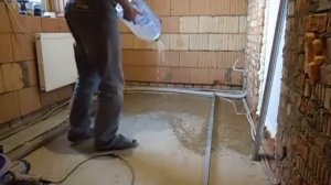 Установка маяков и стяжка пола (весь процесс)