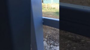 Установка забора на склоне, из профлиста